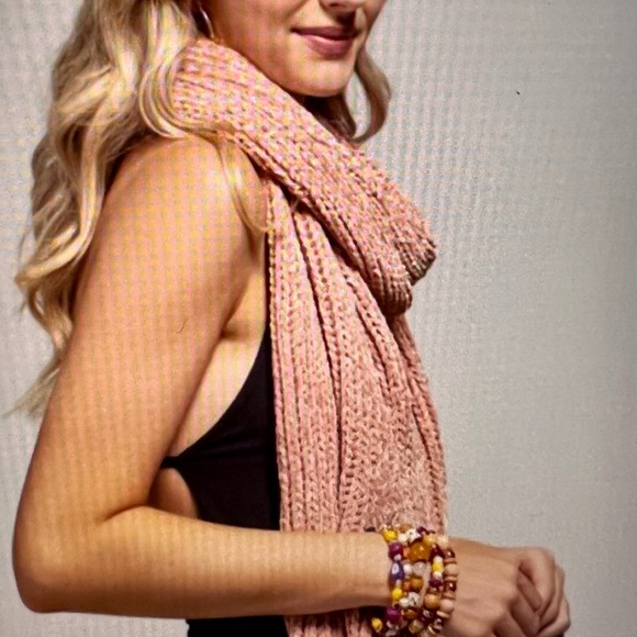 Ruggine Soft Chenille Scarf - Picture 2 of 4